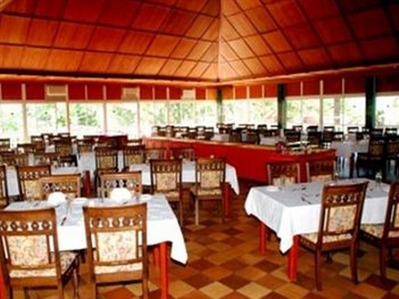 Imperial Botanical Beach Hotel Entebbe Restaurant photo